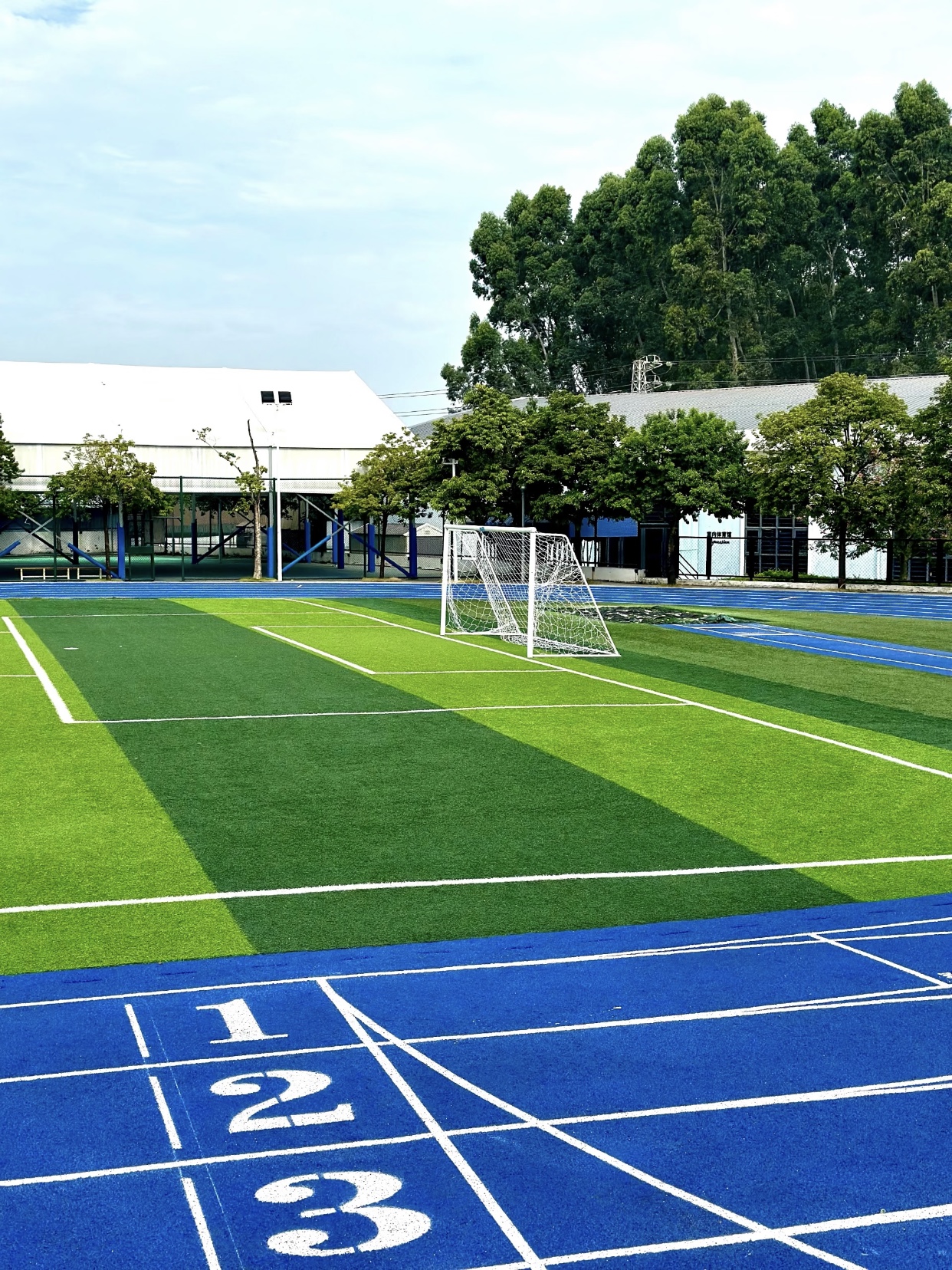 塑胶跑道基层,一定要铺沥青吗?