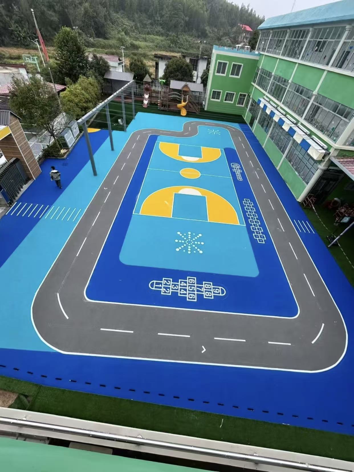 硅 PU 球场的排水系统设计，雨天不积水的秘诀