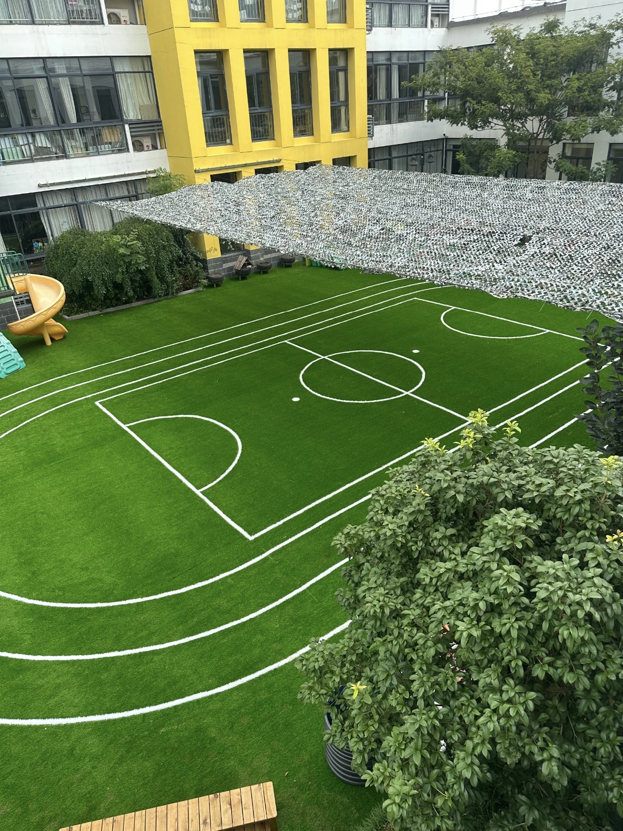 人造草坪的耐磨抗晒能力与户外使用寿命揭秘